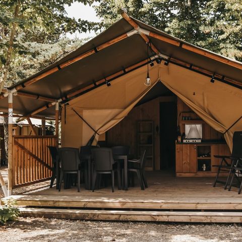 TENTE TOILE ET BOIS 4 personnes - y compris les installations sanitaires